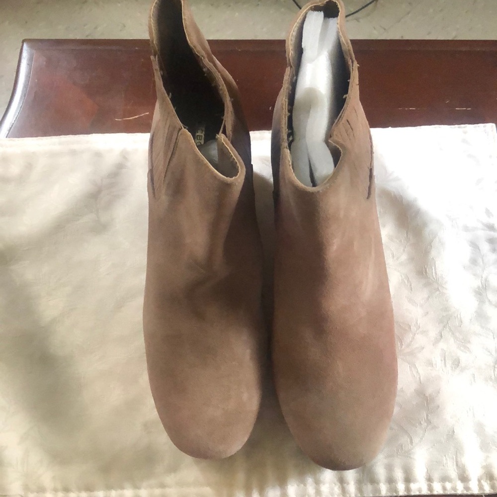 Ankle boots